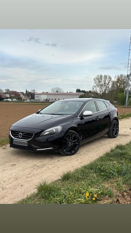 Gebraucht Volvo V40 190 PS (139 kW) 2015 Schwarz Kleinwagen