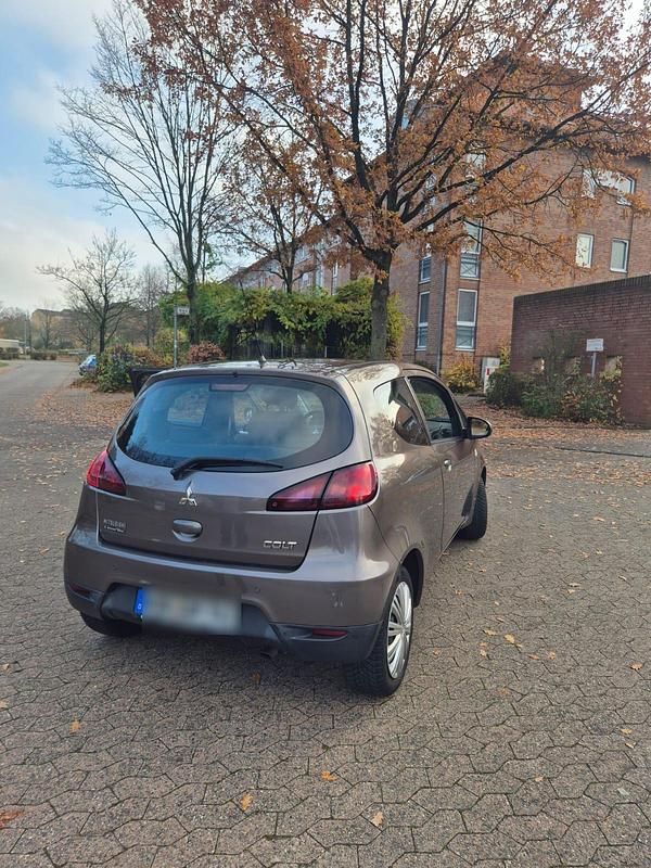 Gebraucht Mitsubishi Colt 68 PS (50 kW) 2011 Braun Kleinwagen