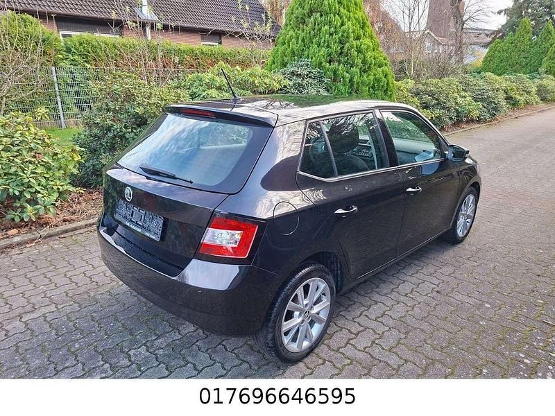 Gebraucht Skoda Fabia Ambition 60 PS (44 kW) 2015 Schwarz Kleinwagen