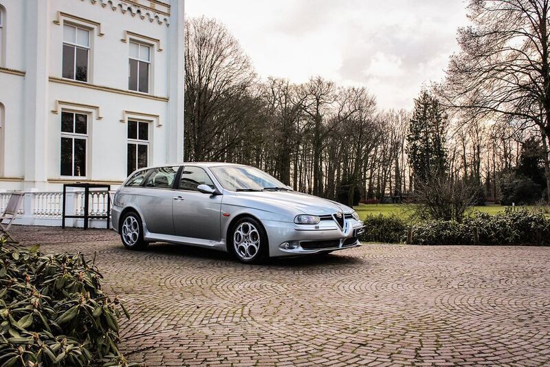Grau Gebraucht 2004 Alfa Romeo 156 GTA Kombi | 19.950 € - Bild 1/4