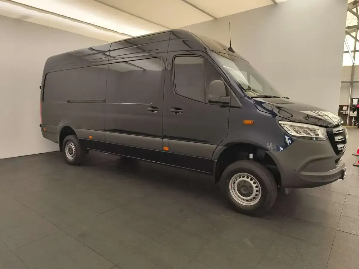 Używany Mercedes Sprinter 190 KM (139 kW) 2026 Niebieski Van
