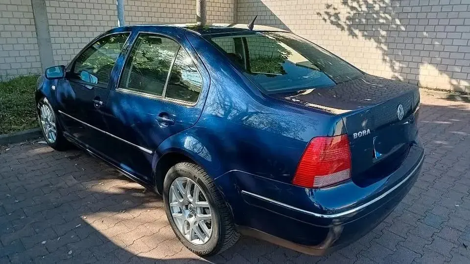 Gebraucht VW Bora 105 PS (77 kW) 2002 Blau Limousine