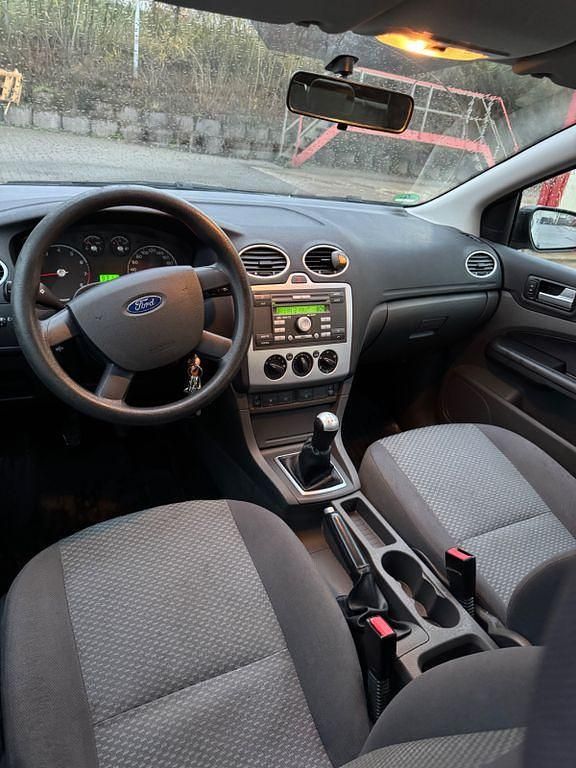 Gebraucht Ford Focus Style 116 PS (85 kW) 2006 Silber Limousine
