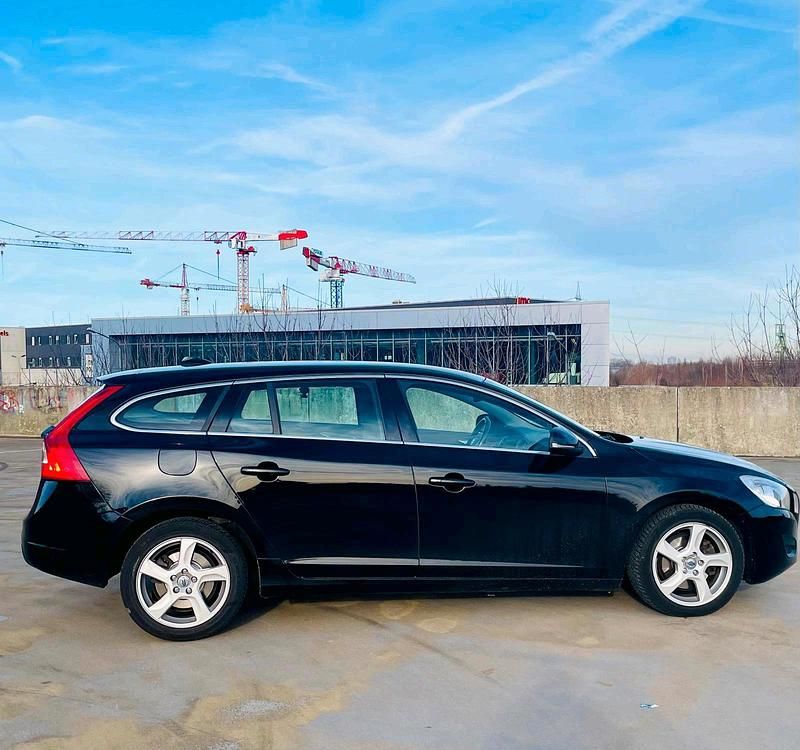Gebraucht Volvo V60 163 PS (119 kW) 2011 Schwarz Kombi