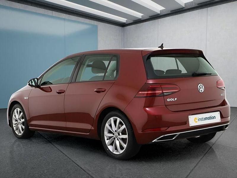 Gebraucht VW Golf VII 131 PS (96 kW) 2019 Rot Kleinwagen