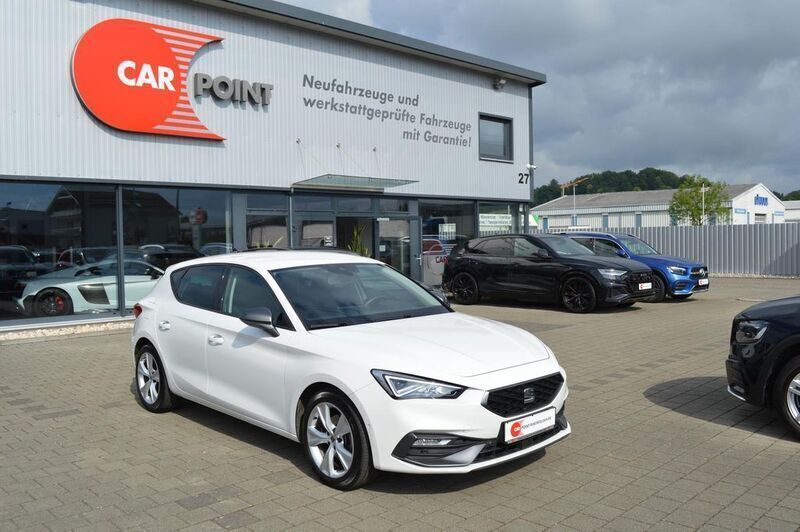 "candy" weiss Gebraucht 2021 Seat Leon FR Limousine | 21.990 € (Fairer Preis) - Bild 1/4