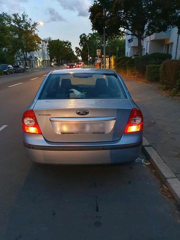 Blau Gebraucht 2005 Ford Focus Limousine | 550 € (Superpreis) - Bild 1/4