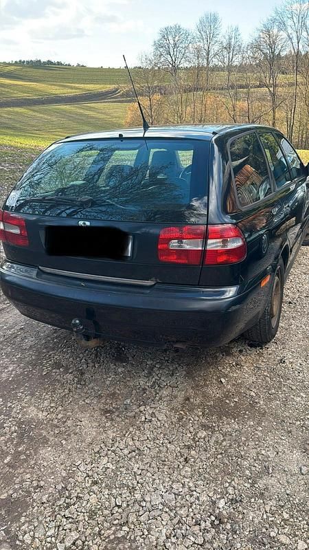 Gebraucht Volvo V40 116 PS (85 kW) 2003 Schwarz Kombi