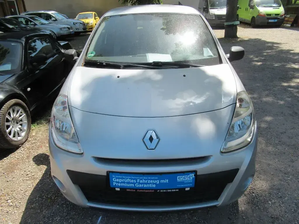 Gebraucht Renault Clio II Expression 75 PS (55 kW) 2009 Silber Limousine
