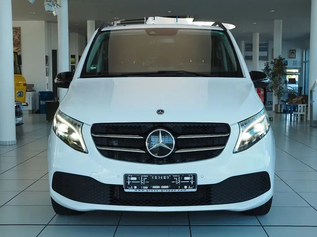 Gebraucht Mercedes V300 237 PS (174 kW) 2024 Weiß Van / Kleinbus