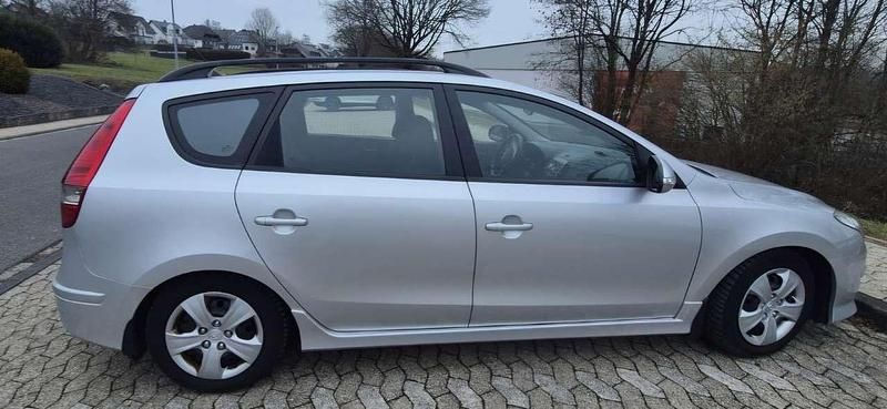 Gebraucht Hyundai i30 116 PS (85 kW) 2011 Silber Kombi