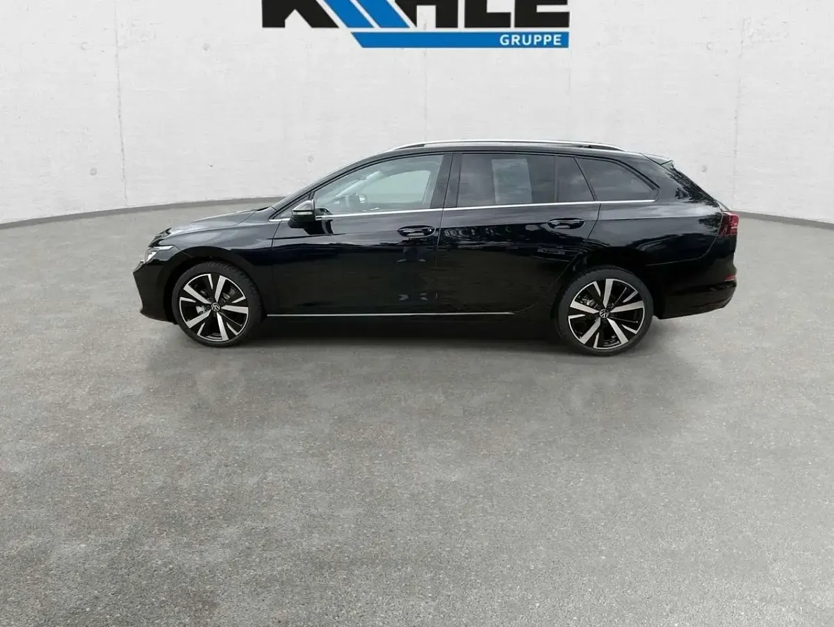 Gebraucht VW Golf VIII Style 150 PS (110 kW) 2026 Schwarz Kombi