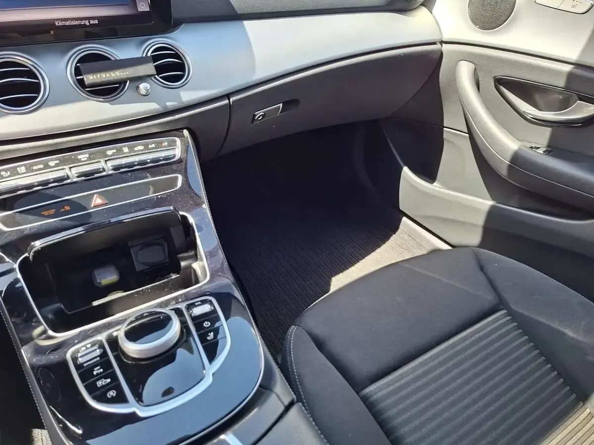 Gebraucht Mercedes E300 Exclusive 245 PS (180 kW) 2019 Blau Kombi