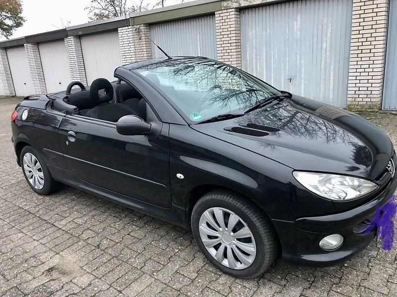Gebraucht Peugeot 206 CC 109 PS (80 kW) 2007 Schwarz Cabrio