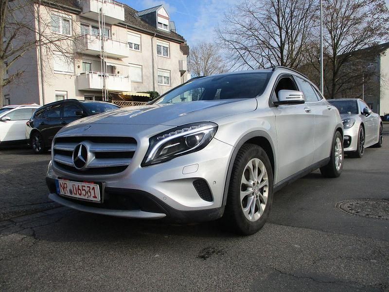 Gebraucht Mercedes GLA220 170 PS (125 kW) 2015 Silber SUV
