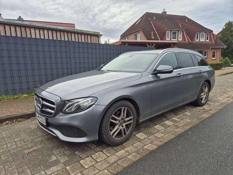 Grau Gebraucht 2020 Mercedes E220 Avantgarde Kombi | 25.000 € (Superpreis) - Bild 1/4