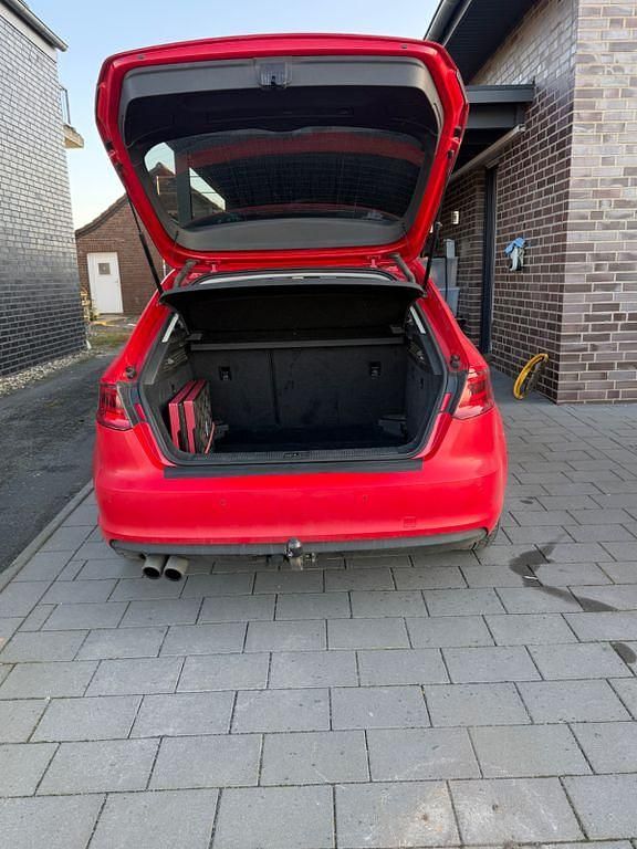 Gebraucht Audi A3 Ambiente 125 PS (91 kW) 2013 Rot Limousine