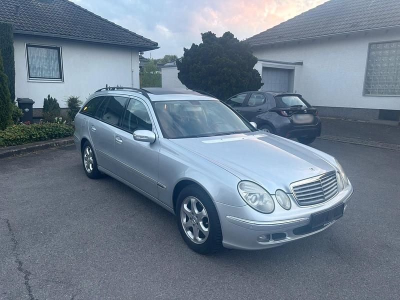 Gebraucht Mercedes E220 Elegance 150 PS (110 kW) 2005 Silber Kombi