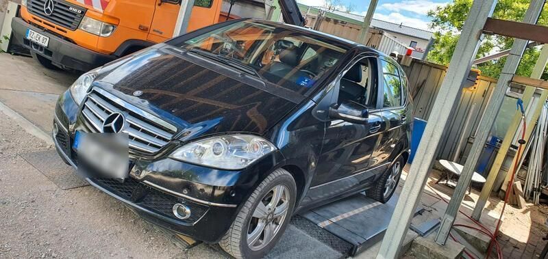 Schwarz Gebraucht 2011 Mercedes A200 Limousine | 5.500 € - Bild 1/4