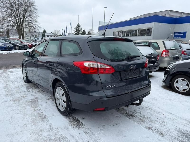 Gebraucht Ford Focus Trend 95 PS (69 kW) 2014 Blau Kombi
