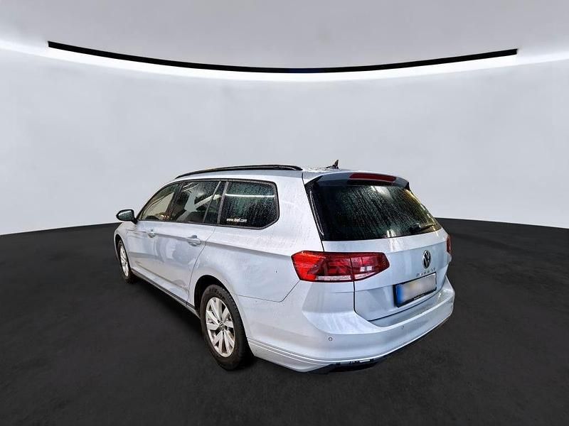 Gebraucht VW Passat Basis 150 PS (110 kW) 2022 Silber Kombi