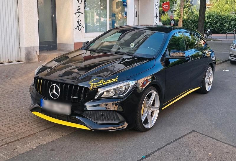 Schwarz Gebraucht 2016 Mercedes CLA220 Shooting Brake AMG line Kombi | 17.900 € (Guter Preis) - Bild 1/4