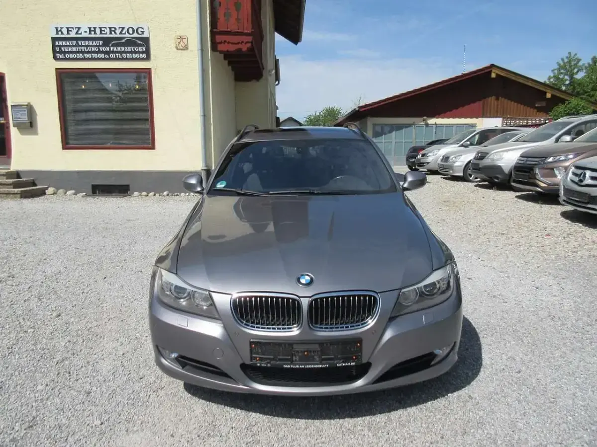 Gebraucht BMW 325 218 PS (160 kW) 2009 Spacegrau metallic Kombi