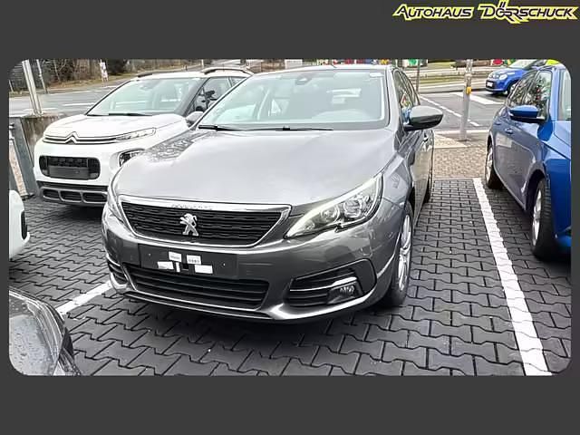 Gebraucht Peugeot 308 Active 110 PS (80 kW) 2020 Platiniumgrau (metallic) Limousine