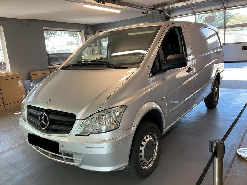 Silber Gebraucht 2013 Mercedes Vito Van / Kleinbus | 8.500 € (Teuer) - Bild 1/4