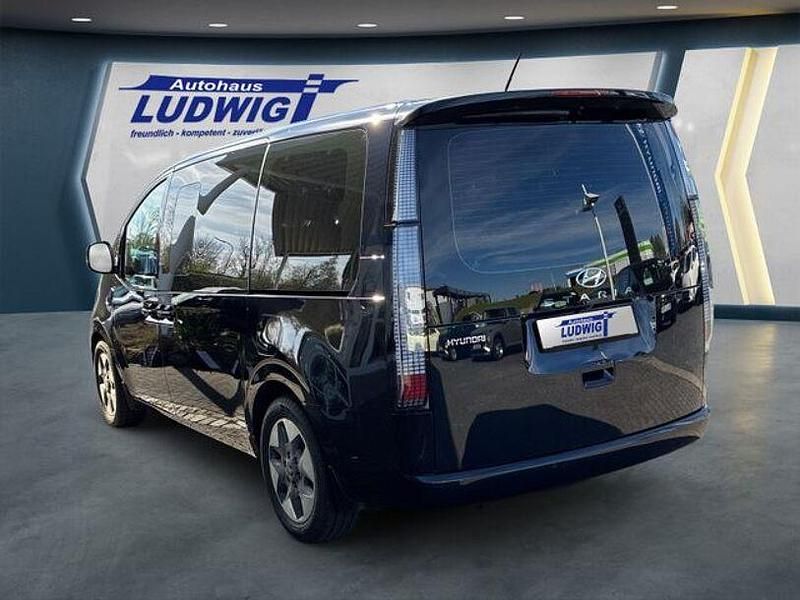 Gebraucht Hyundai Staria Prime 177 PS (130 kW) 2023 Moonlight blue / mic Van / Kleinbus
