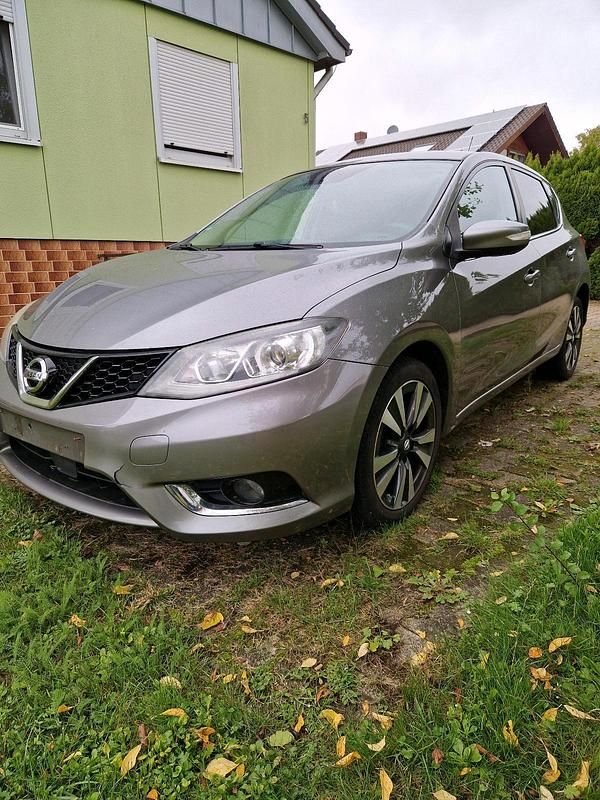 Grau Gebraucht 2016 Nissan Pulsar N-Connecta Limousine | 6.250 € (Fairer Preis) - Bild 1/4