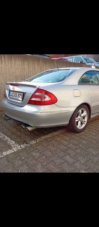 Silber Gebraucht 2002 Mercedes CLK240 Avantgarde Coupé | 2.499 € - Bild 1/4