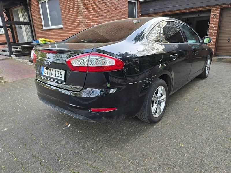 Second-hand Ford Mondeo 140 CP (102 kW) 2014 Negru Berlinǎ