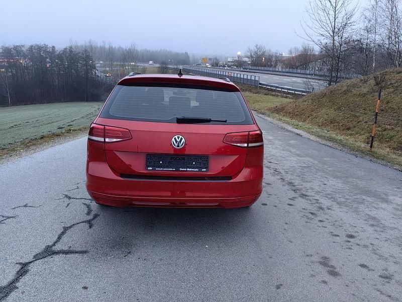 Gebraucht VW Passat Comfortline 120 PS (88 kW) 2019 Rot Kombi