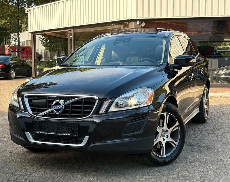 Schwarz Gebraucht 2010 Volvo XC60 Summum SUV | 18.890 € - Bild 1/4