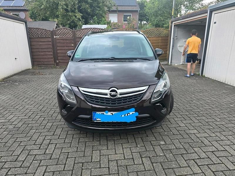 Braun Gebraucht 2016 Opel Zafira Tourer Van / Kleinbus | 12.990 € - Bild 1/4
