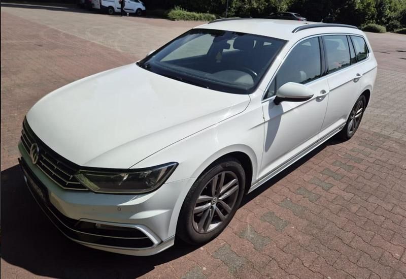 Weiß Gebraucht 2019 VW Passat R-line Kombi | 10.500 € (Superpreis) - Bild 1/4