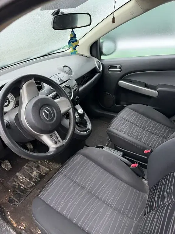 Usata Mazda 2 Independence 86 CV (63 kW) 2009 Verde Utilitaria