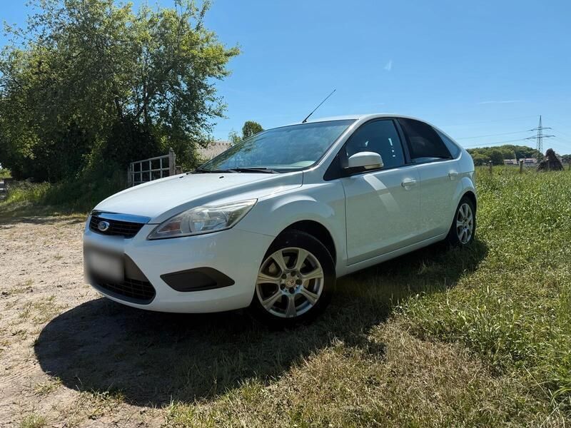 Weiß Gebraucht 2008 Ford Focus Kleinwagen | 2.650 € (Fairer Preis) - Bild 1/4