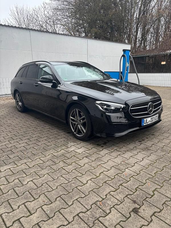 Gebraucht Mercedes E220 194 PS (142 kW) 2020 Schwarz Kombi