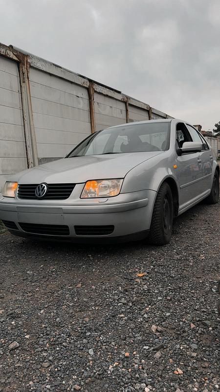 Silber Gebraucht 1999 VW Bora Limousine | 1.700 € (Fairer Preis) - Bild 1/4