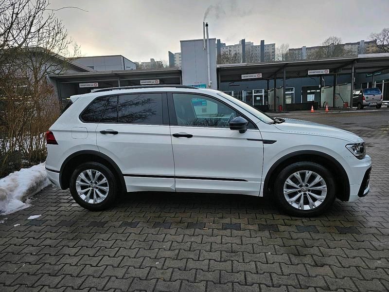 Weiß Gebraucht 2017 VW Tiguan R-line SUV | 28.400 € (Teuer) - Bild 1/4
