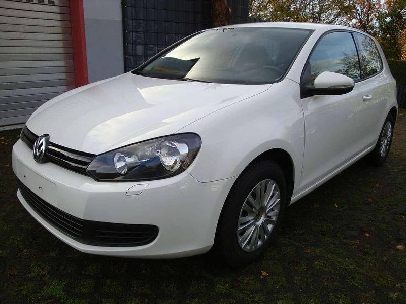 Weiß Gebraucht 2009 VW Golf VI Trendline Limousine | 5.980 € (Fairer Preis) - Bild 1/4
