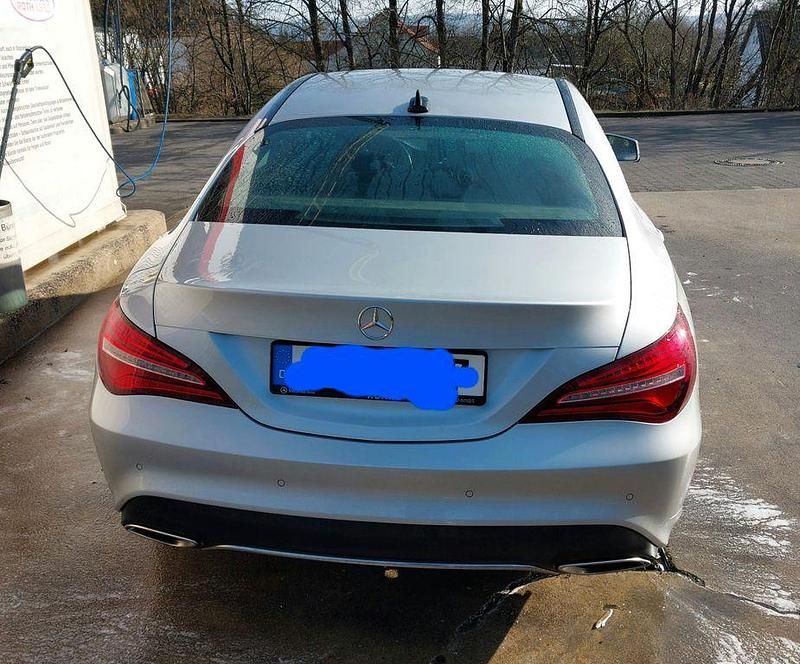 Silber Gebraucht 2017 Mercedes CLA180 Limousine | 14.700 € (Guter Preis) - Bild 1/4