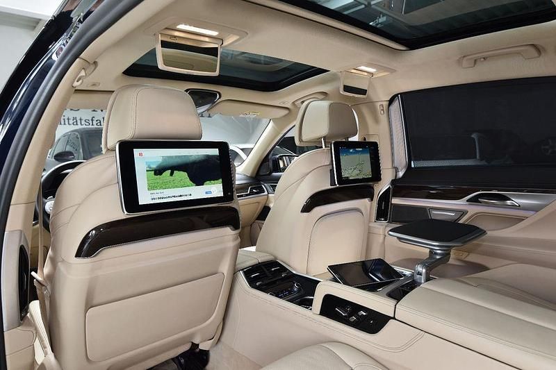 Blau Gebraucht 2019 BMW 745 Limousine | 58.900 € - Bild 1/4