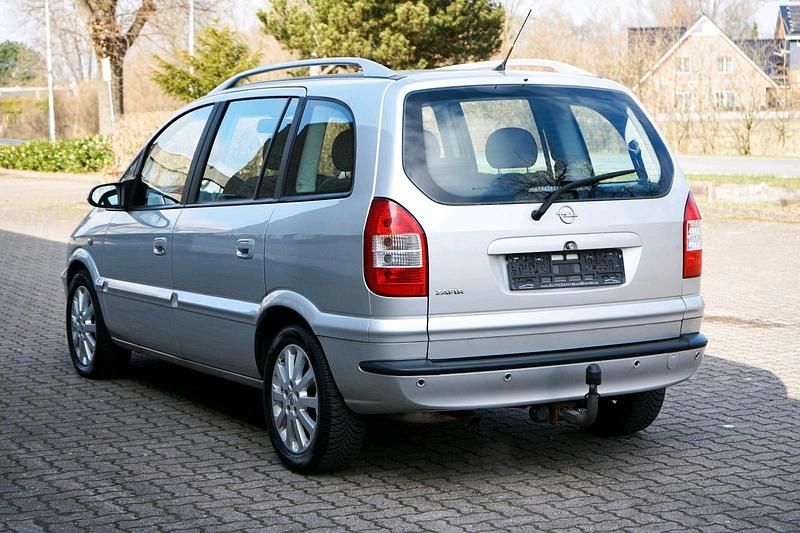 Gebraucht Opel Zafira 147 PS (108 kW) 2004 Silber Van / Kleinbus