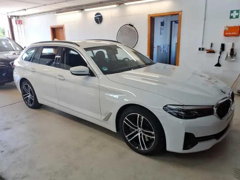 Weiß Gebraucht 2021 BMW 530 Performance Kombi | 31.000 € - Bild 1/4