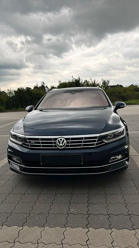 Blau Gebraucht 2017 VW Passat R-line Kombi | 17.500 € (Guter Preis) - Bild 1/4
