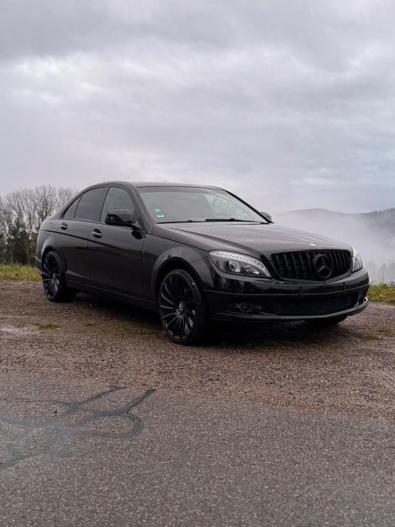 Schwarz Gebraucht 2007 Mercedes C200 Avantgarde Limousine | 9.900 € (Teuer) - Bild 1/4