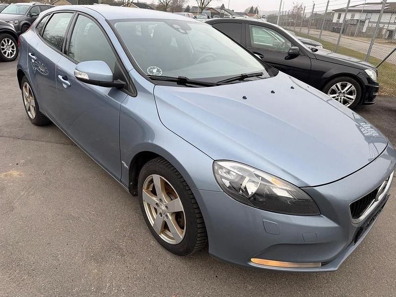 Gebraucht Volvo V40 Kinetic 120 PS (88 kW) 2016 Blau Limousine